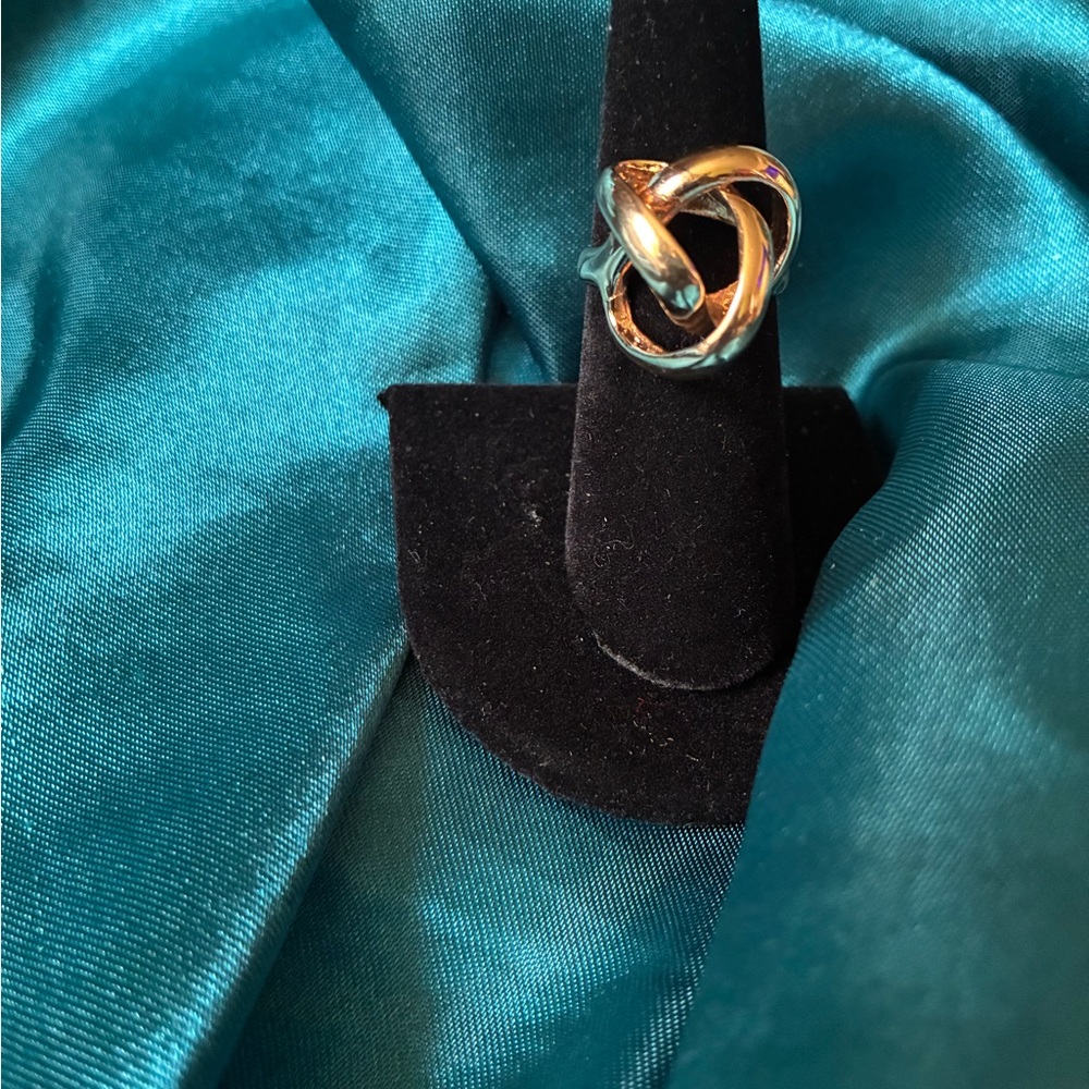 18K Electroplated Love Knot Ring Size 6